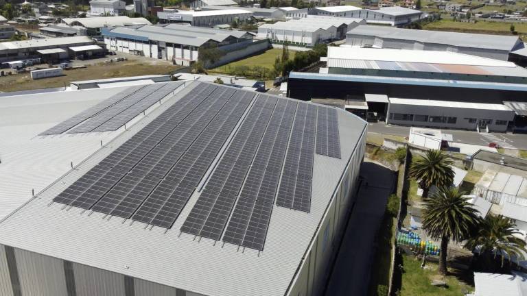 La energía fotovoltaica, una vía para la producción industrial sostenible