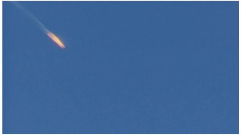 Turquía derriba un avión militar ruso en frontera siria