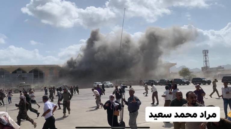 Tres explosiones en el aeropuerto de Adén a la llegada del nuevo Gobierno yemení: al menos 16 muertos