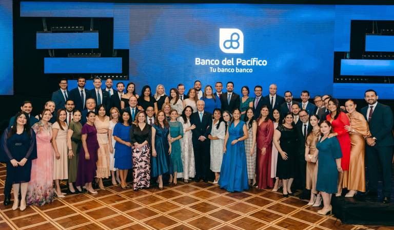 $!Colaboradores del Banco del Pacífico durante la celebración.