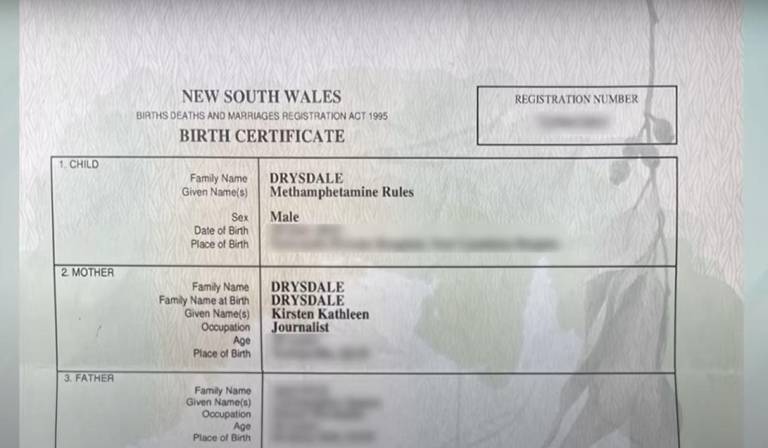 $!Certificado de nacimiento con el que la mujer evidenció que el nombre fue aceptado. El segundo nombre del bebé, Rules, conforma una frase en inglés que podría traducirse con el primero con la frase la metanfetamina es lo mejor.
