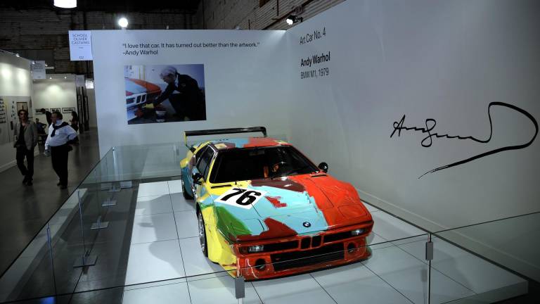 Foto de archivo de un coche customizado por el artista estadounidense Andy Warhol.
