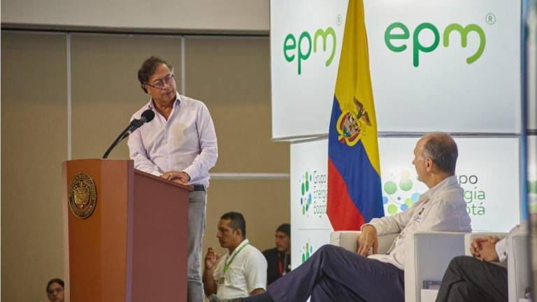 Presidente de Colombia, Gustavo Petro, dispuso el incremento de los precios de los combustibles