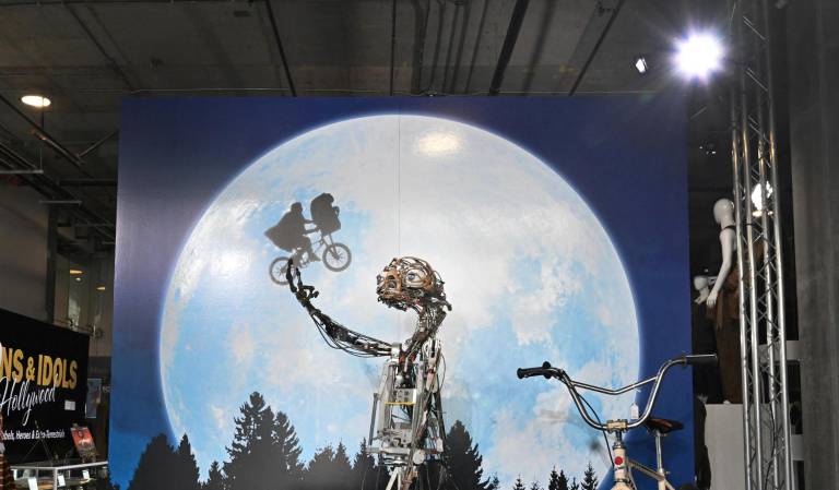 $!Foto del muñeco animatrónico que Steven Spielberg's usó para representar a E.T.