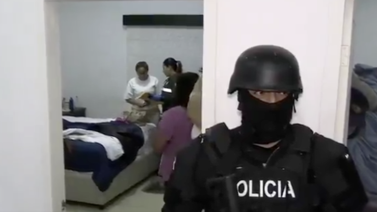 La alcaldesa de Jipijapa Ángela Plúa fue detenida por presunta red de delincuencia organizada que falsificaba trámites