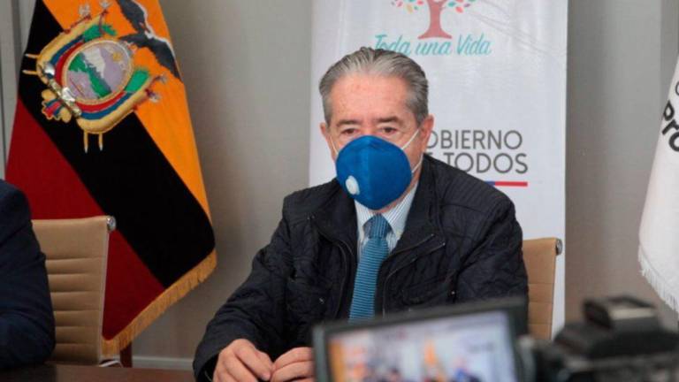 Exministro de Salud revela recomendación del expresidente Moreno y da detalles sobre listas de vacunación