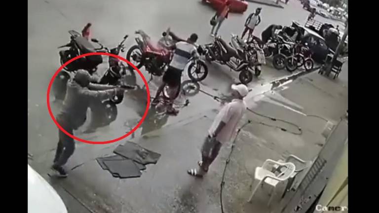 VIDEO: Sicario no logra matar a su víctima, en el norte de Guayaquil, por un error al disparar