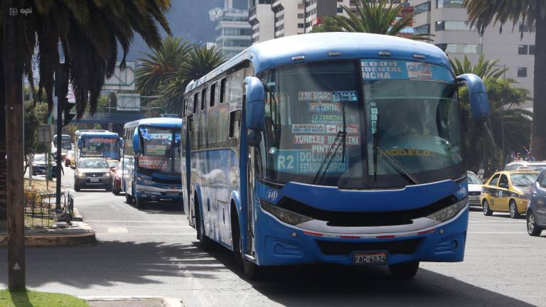 Proyecto para aumentar el pasaje de bus en Quito en 2027 avanza a segundo debate