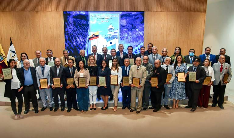 $!El Grupo Guayaquil Bicentenario, que presentó 43 propuestas para el Puerto principal.