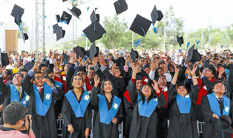 $!De Yachay salieron cuatro promociones, que totalizan 450 estudiantes. Para 2032 debía haber 30 mil alumnos, número igual a las tres cuartas partes de la población estudiantil de la Universidad Central del Ecuador.