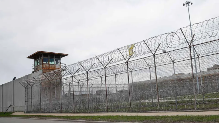 Mujeres fueron agredidas sexualmente en una cárcel de EE.UU. luego de que funcionario vendió las llaves de su paballón a unos reclusos