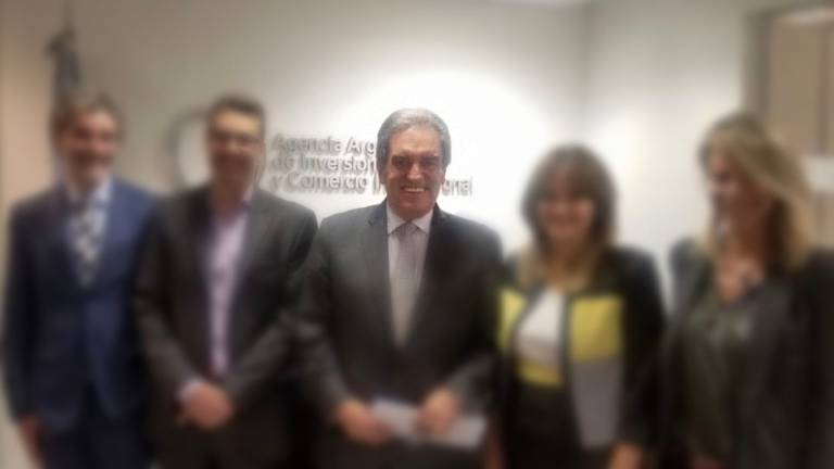 Ecuador llama a embajador para revisar su relación con Gobierno de Argentina