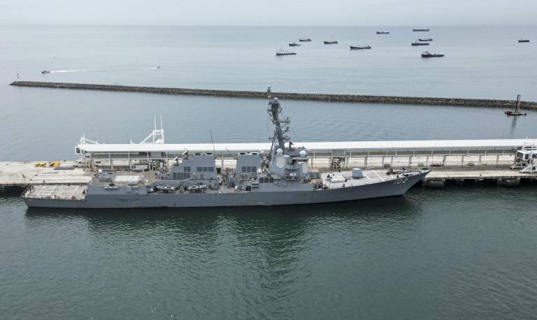 $!El buque de guerra de la Armada de los EE. UU. USS Sampson (DDG 102) atraca en la Terminal Internacional de Cruceros de Amador en la Ciudad de Panamá el 2 de septiembre de 2025.