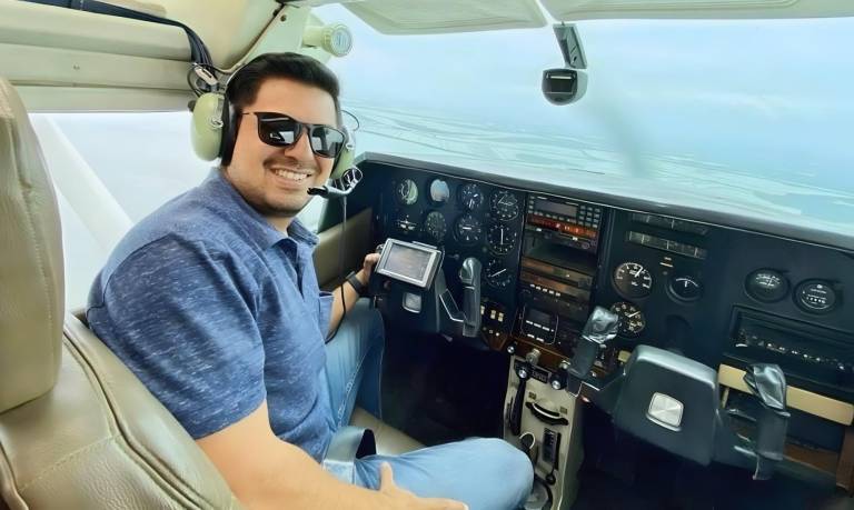 $!Juan José Guzmán Ramírez, de 32 años, empezó su carrera en el mundo de la aviación desde que terminó el colegio. Había conseguido licencias importantes para volar incluso en Estados Unidos.