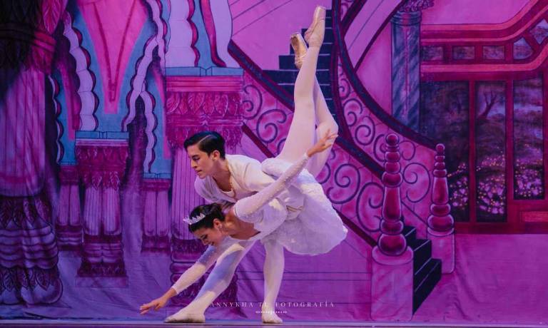 $!Foto de la obra La bella durmiente en la que la bailarina de ballet Paula Vélez tuvo su protagónico.