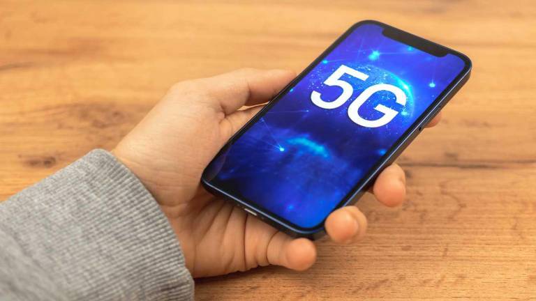 Celular con red 5G.