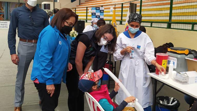 Plan de vacunación se realizará este sábado y domingo en Ecuador