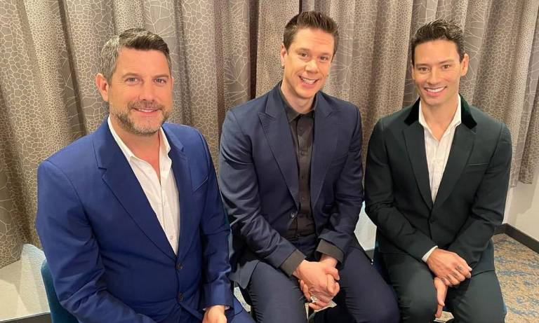 $!Sébastien Izambard, David Miller y Urs Bühler vuelven a los escenarios tras la partida de su amigo y compañero Carlos Marín.