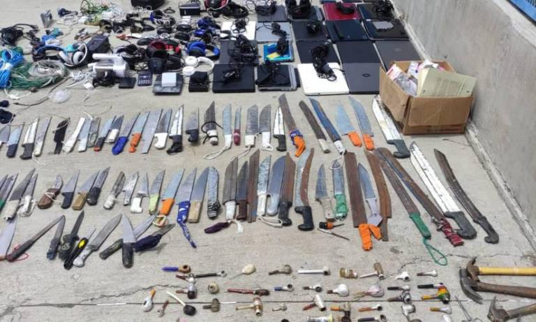 $!Incautación de armas y equipos celulares en las cárceles de Ecuador.