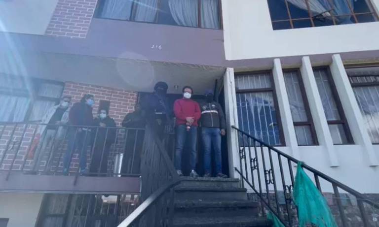 $!Un hombre fue detenido en el interior del domicilio.