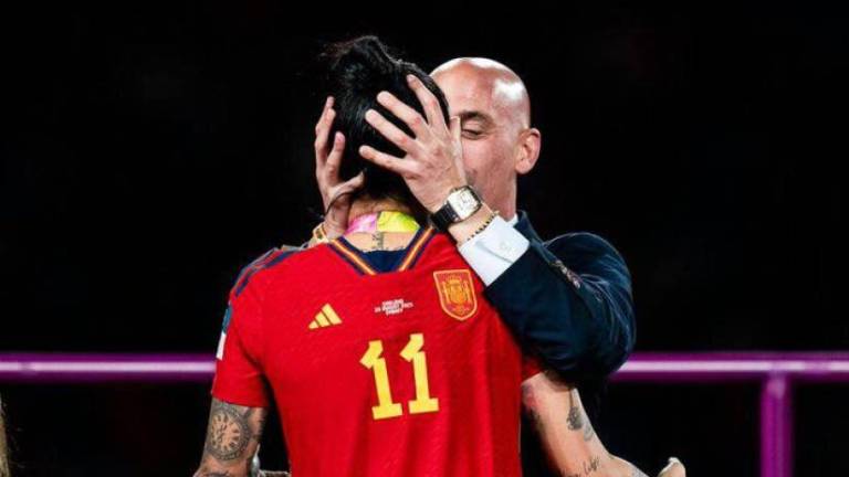 Jenni Hermoso denuncia a Rubiales ante Fiscalía por el beso que le dio en la final del Mundial