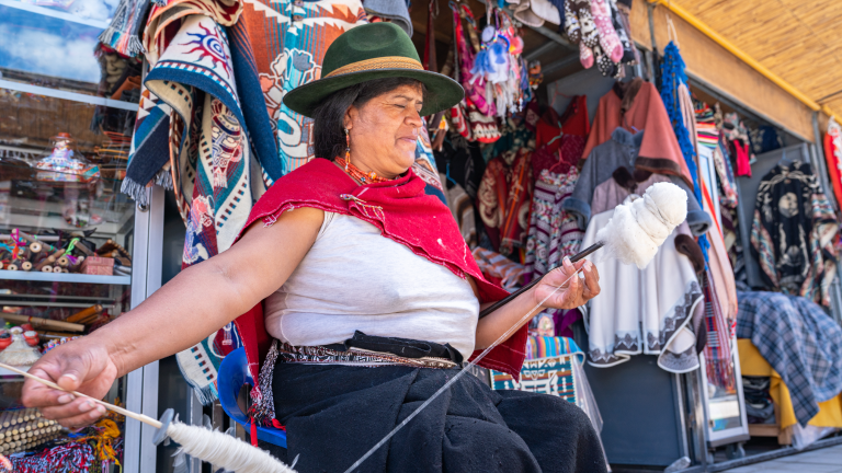 Históricamente, la actividad textil ha sido uno de los principales generadores de ingresos en Pelileo.