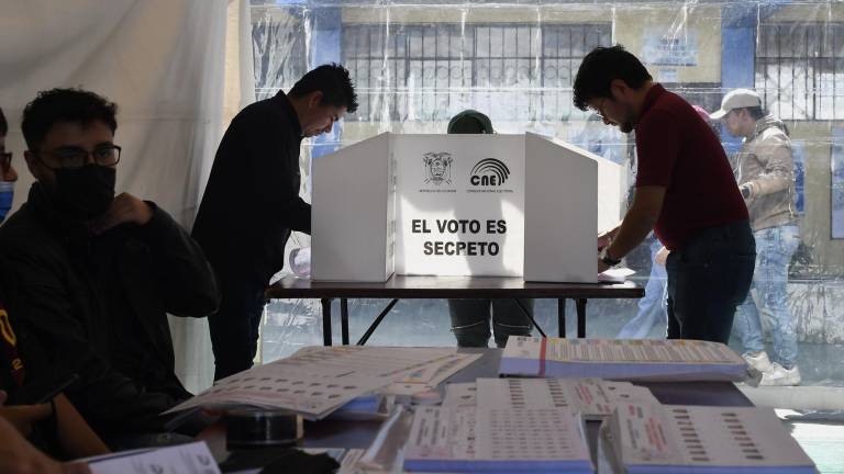 Ciudadanos votan durante los comicios seccionales del 2023.