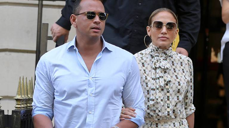 Novio de JLo comparte foto desde su habitación y causa revuelo