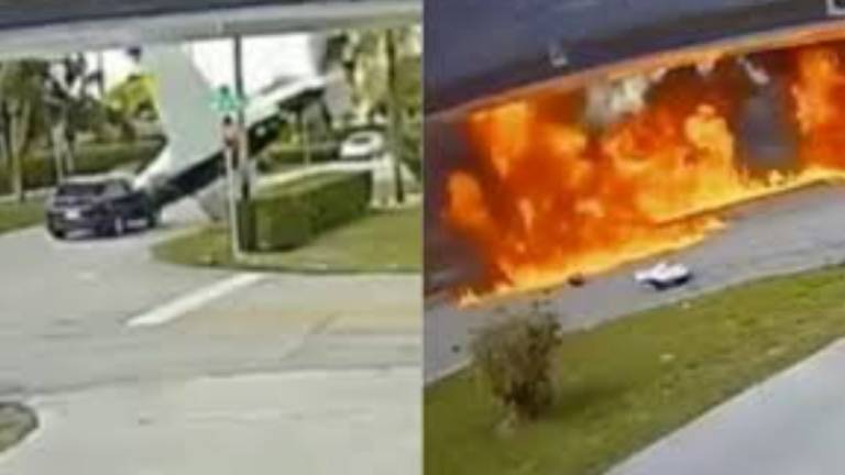 Registran impactante accidente de una avioneta: intenta aterrizar pero se choca con un carro