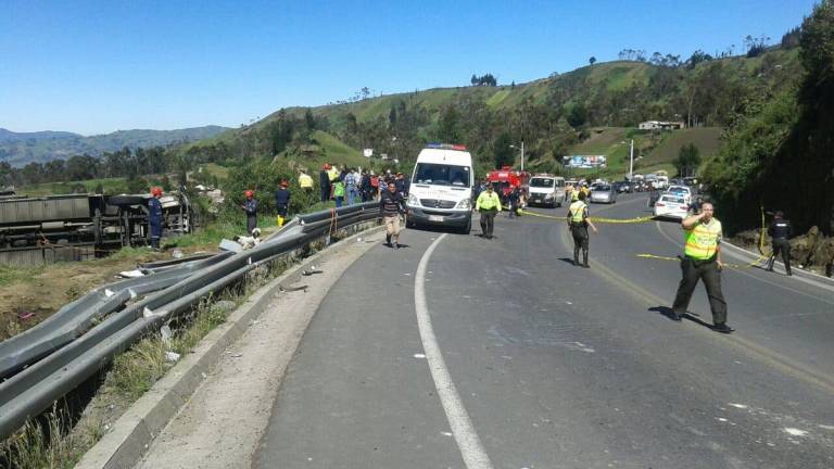 Accidente de bus en Guaranda deja un muerto y varios heridos