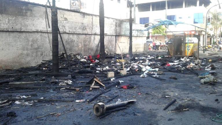 Locales que se quemaron en Babahoyo no estaban autorizados para vender pirotecnia, señala alcalde de la ciudad