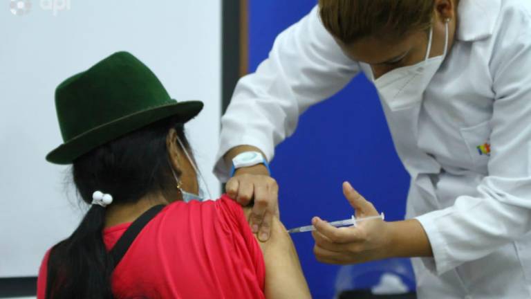 El 41,46 % de la población en Ecuador está vacunada contra la covid-19