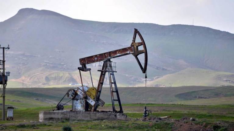 Vuelve a caer el precio internacional del petróleo para Ecuador por temor a nuevas variantes del COVID-19