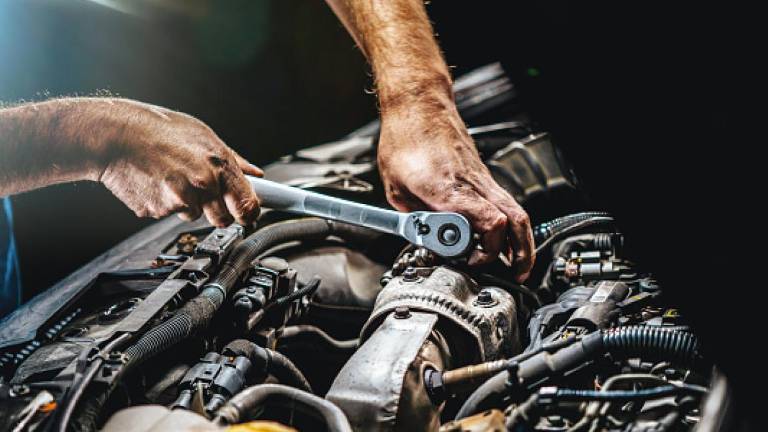 Mecánico muere en su propio taller al ser embestido por una camioneta