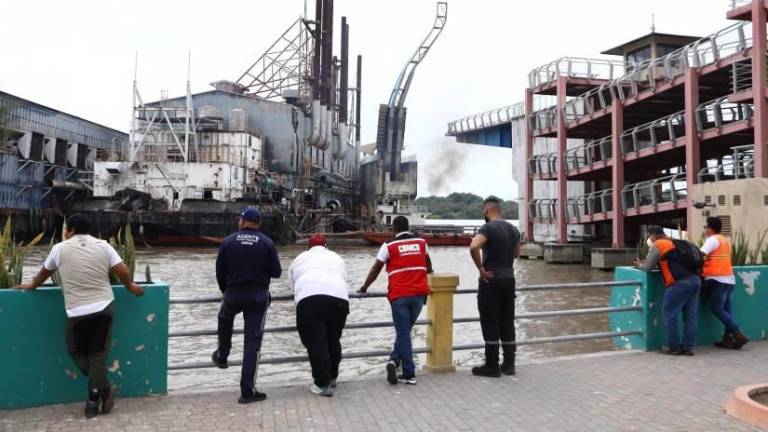 Fiscalía investiga daño a bien ajeno tras choque de barcos contra puente que une Durán con Santay