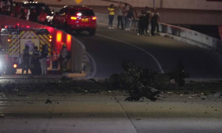 $!Los restos de la camioneta que estalló en la concurrida zona.