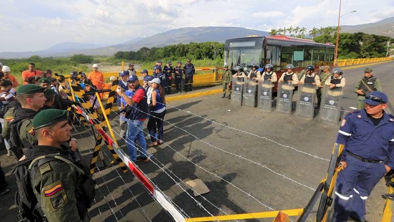 Ecuador no avizora una &quot;crisis&quot; en frontera con Colombia