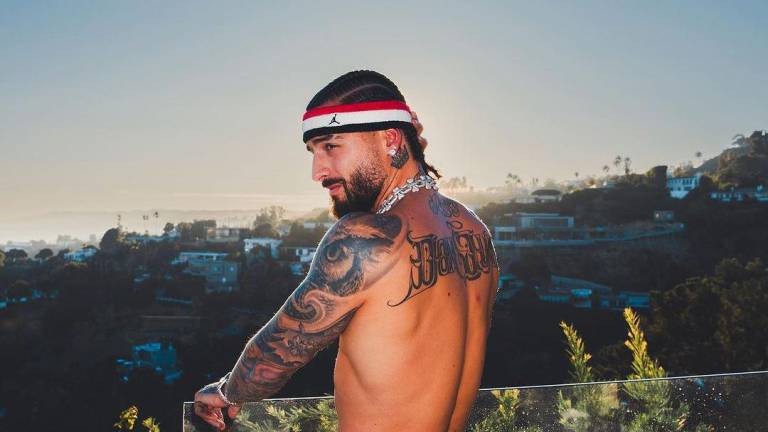 Foto del artista colombiano Maluma donde muestra su tatuaje de Don Juan, el nuevo material discográfico que ha preparado y con el que pronto empezará una gira en Estados Unidos.