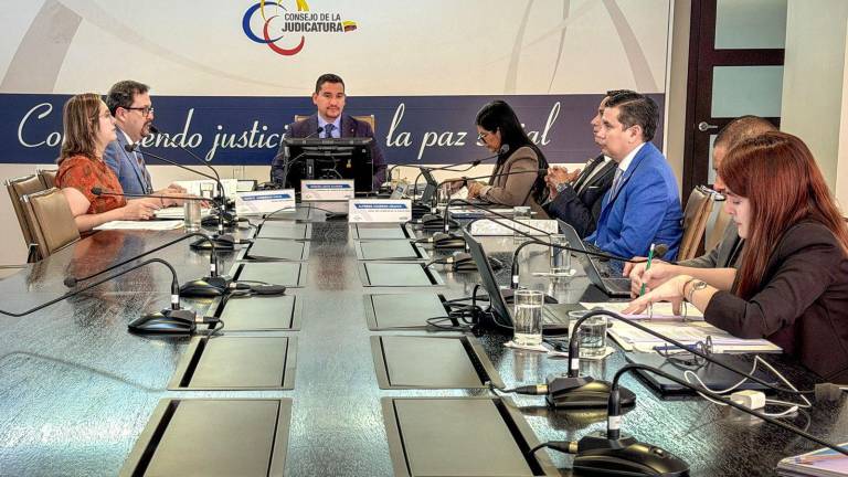 Fotografía de una sesión del Consejo de la Judicatura, encabezada por el presidente del organismo, Damián Larco.