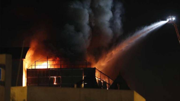 Gran incendio en centro comercial de Perú: fotos y videos muestran magnitud del siniestro