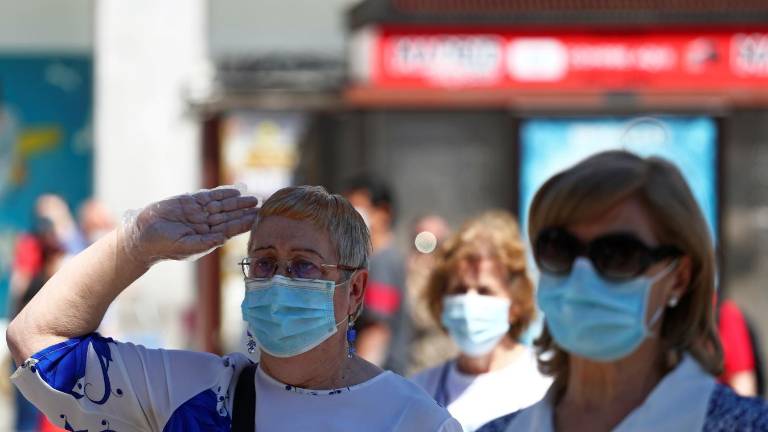 España establece mascarilla obligatoria