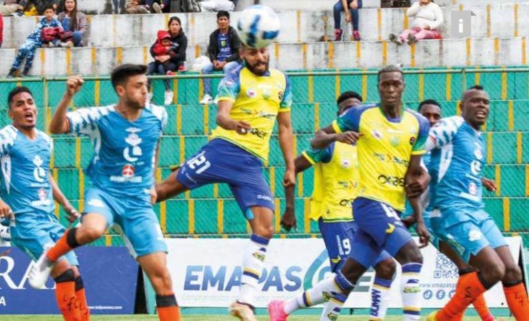 $!El zaguero central de 1,92 metros se caracteriza por su potente físico, su juego aéreo y sus pupos rosados.