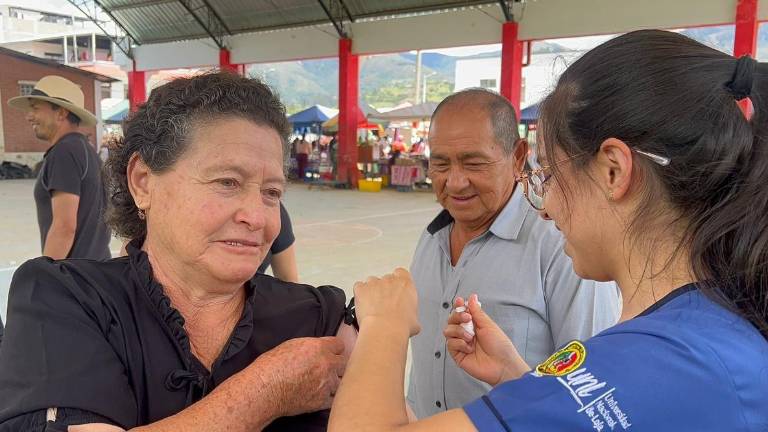 Más de 300.000 personas se vacunaron contra la influenza en Ecuador en un solo fin de semana