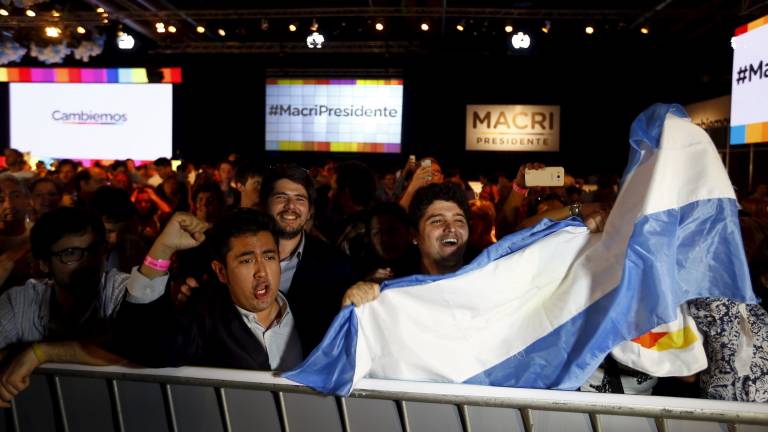 Sondeos a boca de urna apuntan a triunfo de Macri