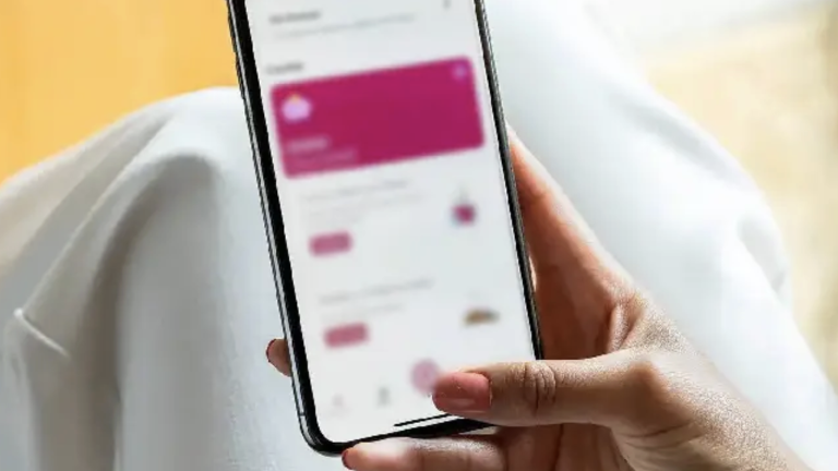 Alausí: extravió su cédula y tarjeta; luego le debitaron casi USD 4.000 a nombre de una mujer