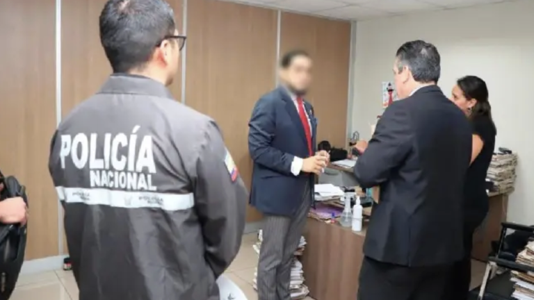 Exjuez de Garantías Penales en Guayaquil es llamado a juicio por prevaricato: ratifican prisión en su contra