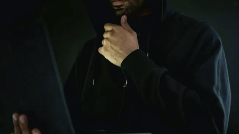 Estadounidense compró casa en Ecuador para abusar de niñas y transfirió USD 50.000 a familiares de las víctimas