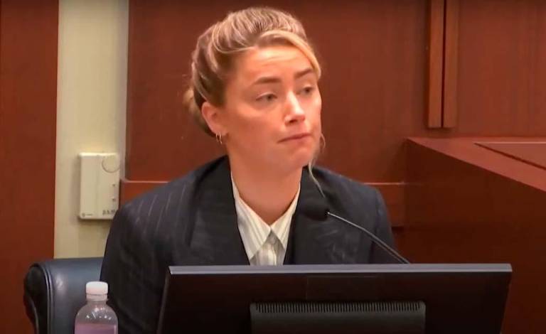 $!Amber Heard declarando durante el juicio del 17 de mayo. (Foto: Captura de pantalla.)