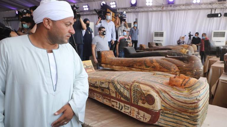 Egipto saca a la luz 59 sarcófagos de hace 2.600 años con sus momias intactas
