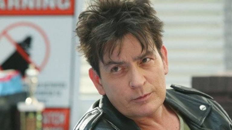 Actriz dice que Charlie Sheen la contagió de VIH y arruinó su vida